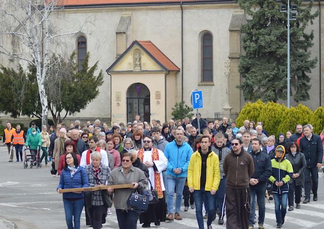 Hlohovec, krizova cesta