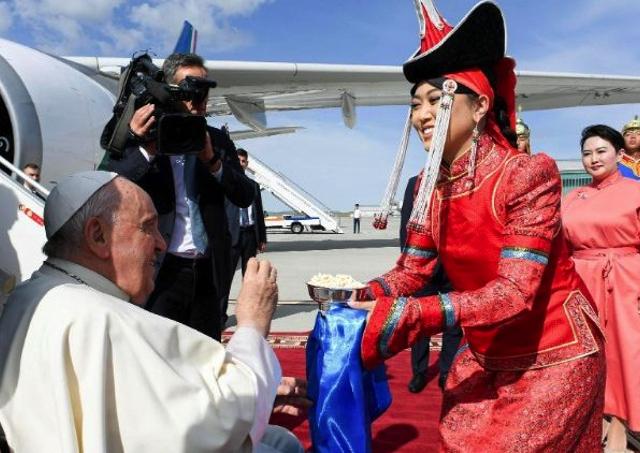 Mongolsko papez Frantisek privitanie letisko