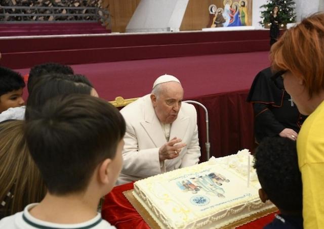 Vatikan, torta, papez Frantisek
