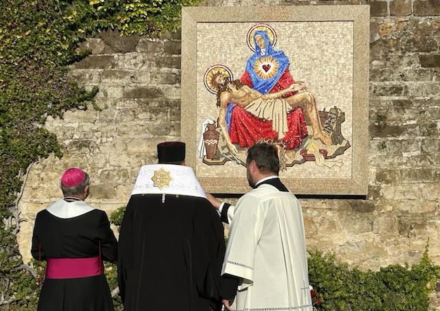 Rm, mozaika, odhalenie