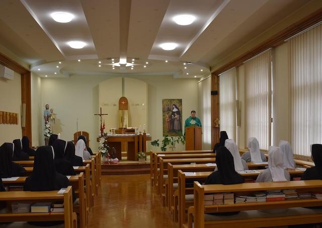 Nové mesto, sestry, Notre Dame