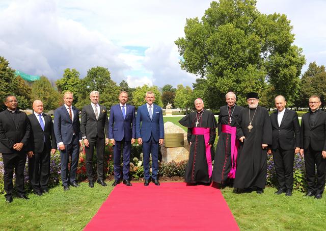 Prezident, pamatna tabula, Navsteva, papez Frantisek